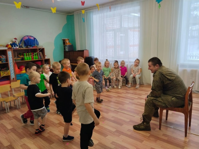 Мой папа в армии служил.
